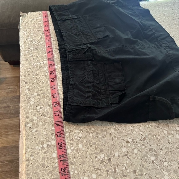 Y2K Old Navy Ultra Low Waist Black Cargo Skirt Size 10 Raw Hem - Picture 9 of 9